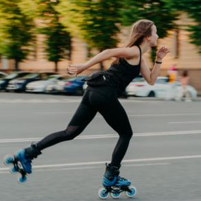 A rollerblading woman picture from the Duolingo English Test image description task.
