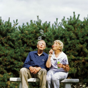 An elderly couple picture from the Duolingo English Test image description task.